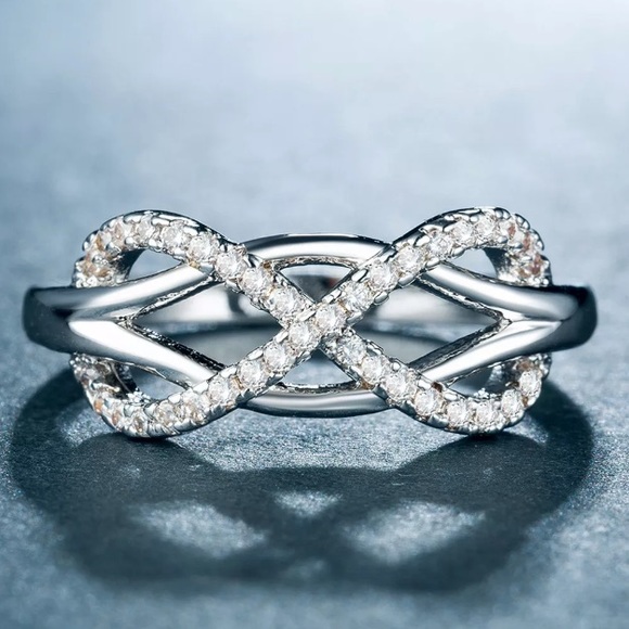 Sterling silver infinity ring - Picture 2 of 4